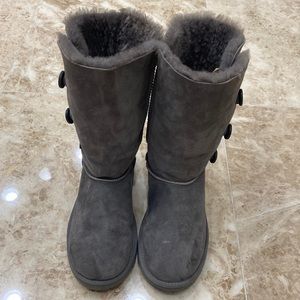 🛍️Ugg Bailey Button Triplet Tall Boots. Grey. Size 5